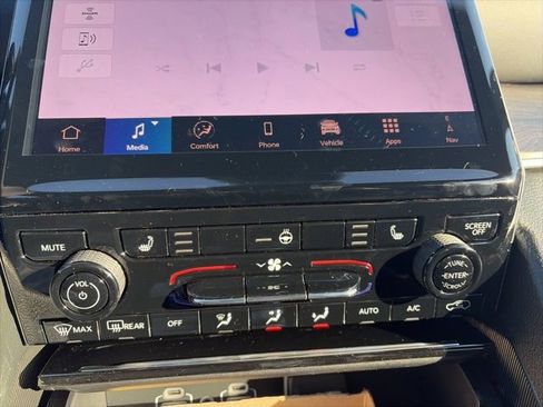 New 2025 Jeep Grand Cherokee Limited w/ Black Appearance Package image 21