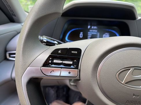 Certified 2024 Hyundai Elantra SE FWD image 19