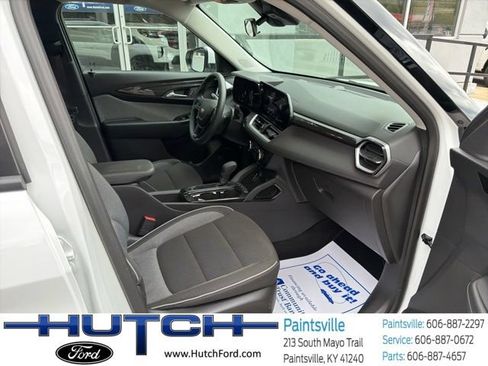 Used 2025 Chevrolet TrailBlazer LT AWD/4WD image 17
