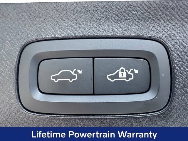 Certified 2024 Volvo XC90 B6 Plus w/ Protection Package Premier AWD/4WD image 8