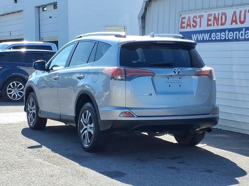 Used 2017 Toyota RAV4 LE FWD image 3