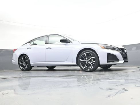 Used 2025 Nissan Altima 2.5 SR FWD image 34
