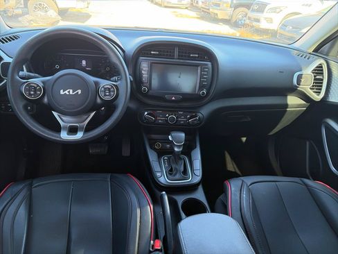 Used 2022 Kia Soul LX w/ Technology Package FWD image 16