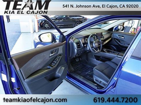 Used 2023 Nissan Rogue SV image 34