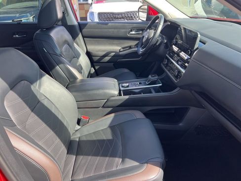 Certified 2024 Nissan Pathfinder Platinum image 22