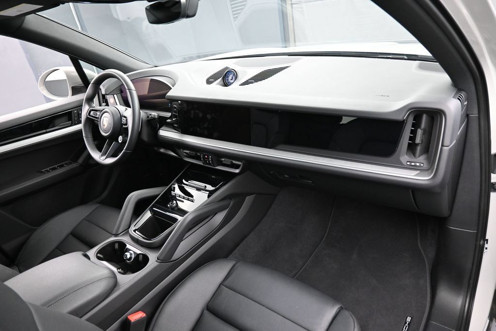 Certified 2026 Porsche Cayenne E-Hybrid AWD/4WD image 31
