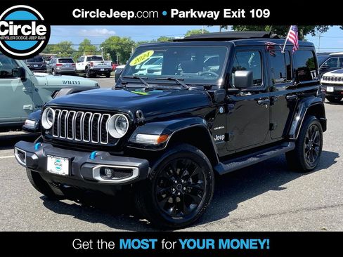 Certified 2024 Jeep Wrangler Unlimited Sahara w/ Technology Group AWD/4WD image 1