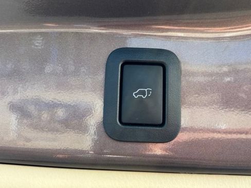 Used 2017 Toyota Highlander Limited Platinum AWD/4WD image 7