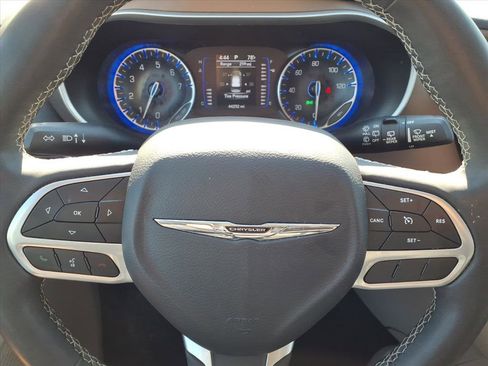 Used 2023 Chrysler Voyager LX image 13