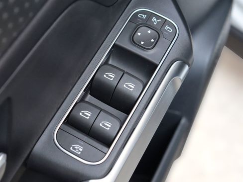 New 2025 Mercedes-Benz GLB 250 image 36