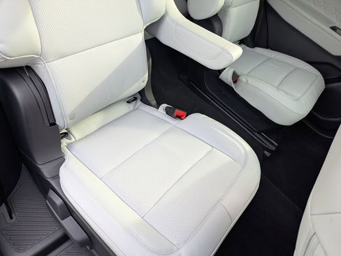 New 2026 Ford Explorer Platinum image 37