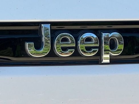 Used 2023 Jeep Grand Cherokee Limited w/ Luxury Tech Group II AWD/4WD image 54