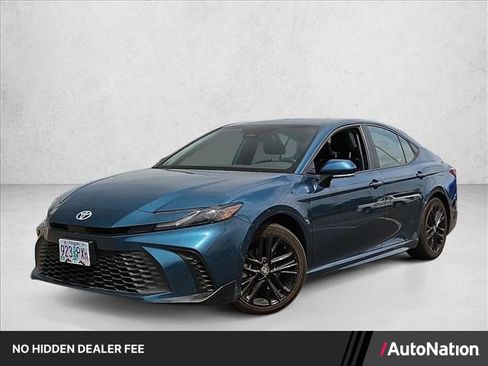 Used 2025 Toyota Camry SE FWD image 1