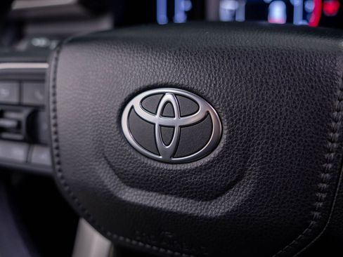 Used 2025 Toyota 4Runner SR5 image 26