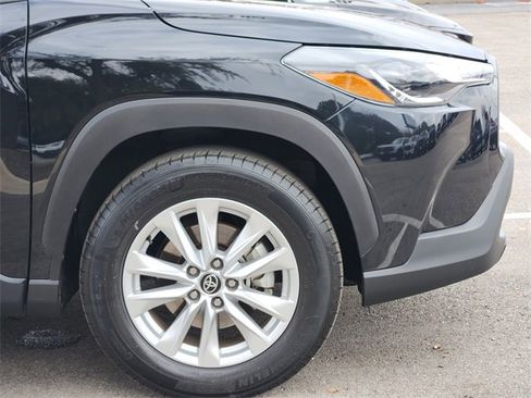 Used 2023 Toyota Corolla Cross LE image 6