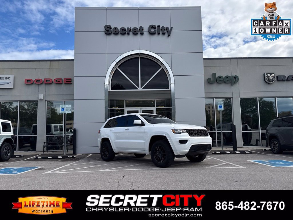 Used 2022 Jeep Grand Cherokee Laredo X AWD/4WD image 1