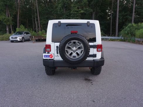 Used 2016 Jeep Wrangler Unlimited Rubicon w/ Connectivity Group AWD/4WD image 18