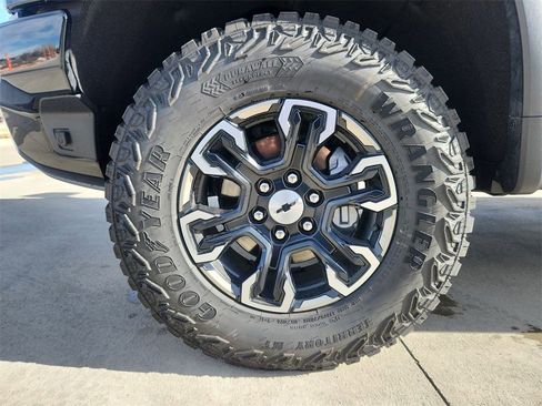 Used 2026 Chevrolet Silverado 1500 ZR2 image 34