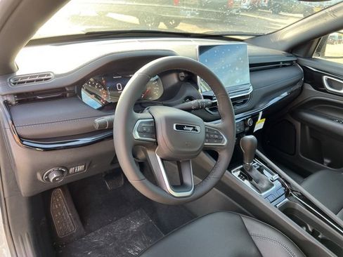 Used 2026 Jeep Compass Limited image 9