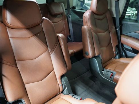 Used 2020 Cadillac Escalade Premium Luxury RWD image 21