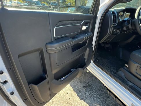 New 2025 RAM 5500 4x4 Regular Cab image 17