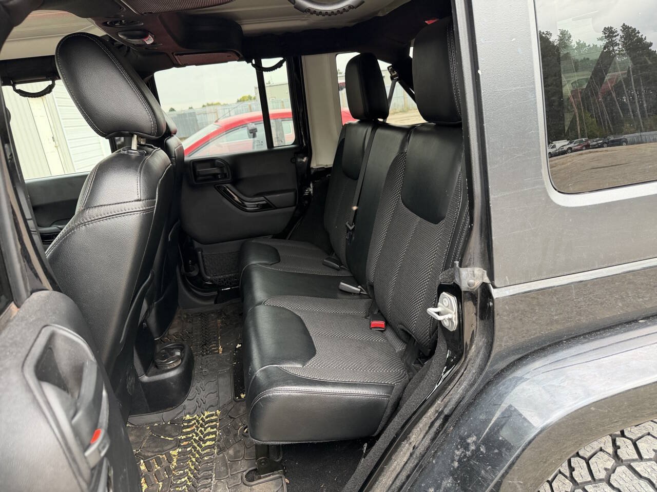 Used 2016 Jeep Wrangler Unlimited Sahara AWD/4WD image 21