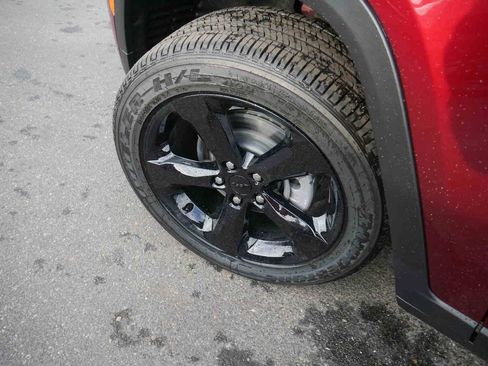 New 2025 Jeep Grand Cherokee Altitude image 8