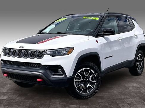 Used 2025 Jeep Compass Trailhawk AWD/4WD image 1