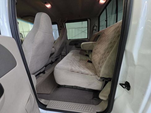 Used 2000 Ford F350 XLT image 25