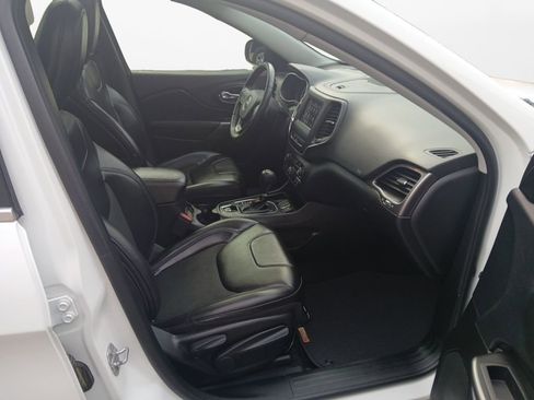 Used 2019 Jeep Cherokee Latitude Plus image 24