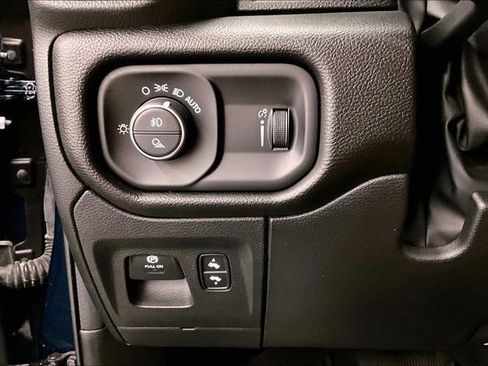Used 2024 RAM 1500 Big Horn AWD/4WD image 38