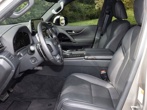 Used 2024 Lexus LX 600 4WD w/ Luxury Package image 20