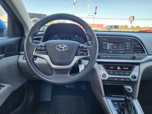 Used 2017 Hyundai Elantra SE image 16