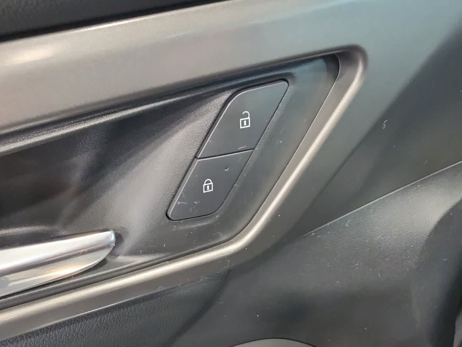 Used 2024 Chevrolet Traverse LT w/ LPO, Floor Liner Package FWD image 18