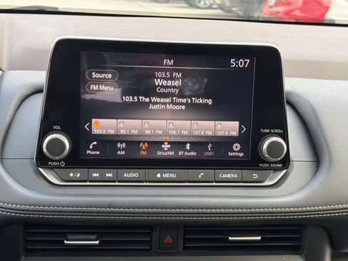 Used 2023 Nissan Rogue SV w/ SV Premium B Package image 23