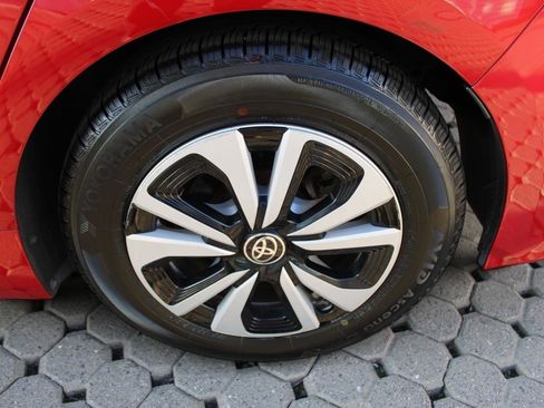 Used 2018 Toyota Prius Prime Plus image 12