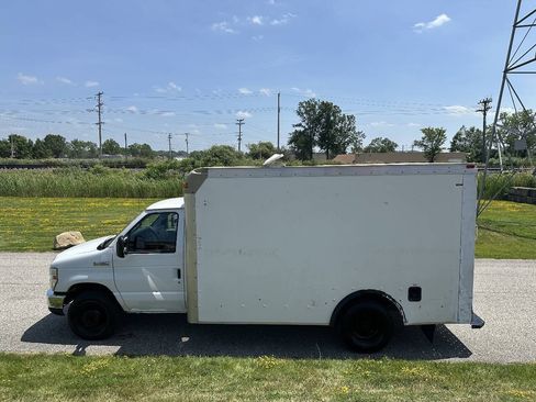 Used 2013 Ford E-450 and Econoline 450 Super Duty RWD image 3