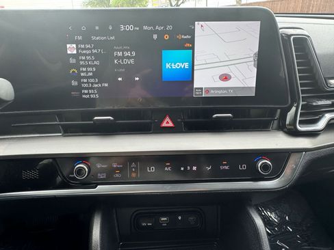 Used 2024 Kia Sportage EX image 18