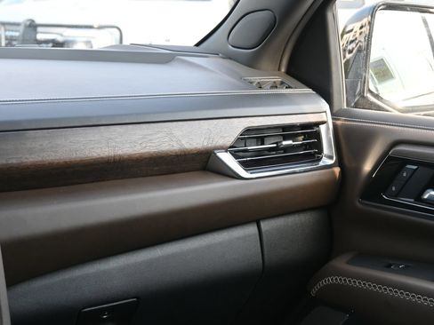 Used 2025 GMC Yukon Denali Ultimate AWD/4WD image 8