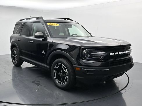 Used 2023 Ford Bronco Sport Outer Banks w/ Tech Package AWD/4WD image 2