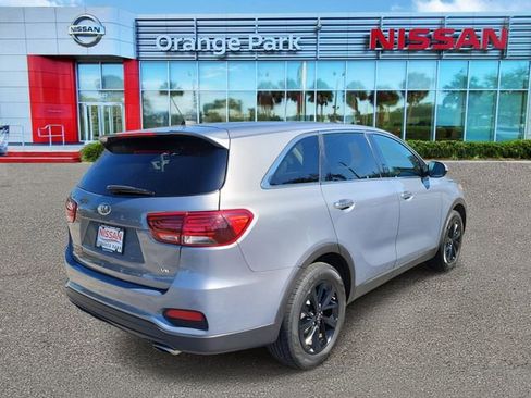 Used 2020 Kia Sorento LX image 2