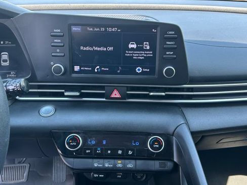 Used 2023 Hyundai Elantra SEL FWD image 13