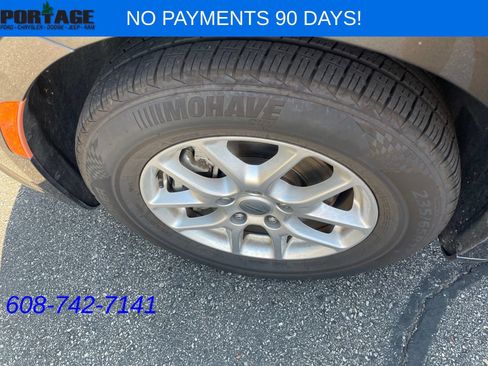 Used 2023 Chrysler Pacifica Touring-L FWD image 16