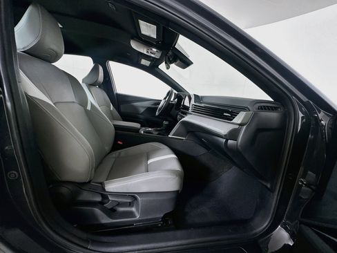 Used 2025 Toyota Camry SE w/ Convenience Package FWD image 29