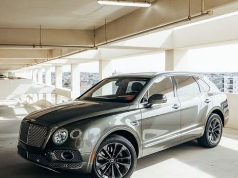 Used 2017 Bentley Bentayga image 51