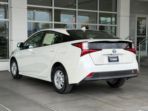Certified 2019 Toyota Prius L Eco FWD image 9