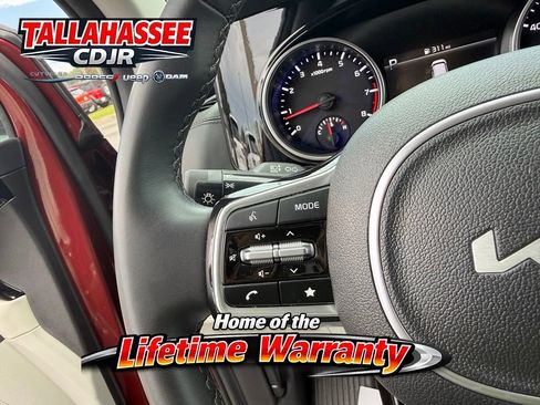 Used 2024 Kia Carnival EX FWD image 22