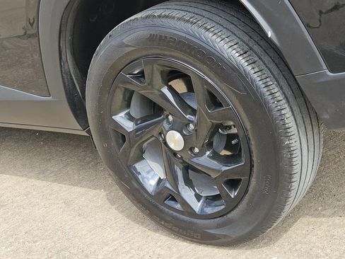 Used 2025 Chevrolet Trax LS w/ LS Convenience Package image 7