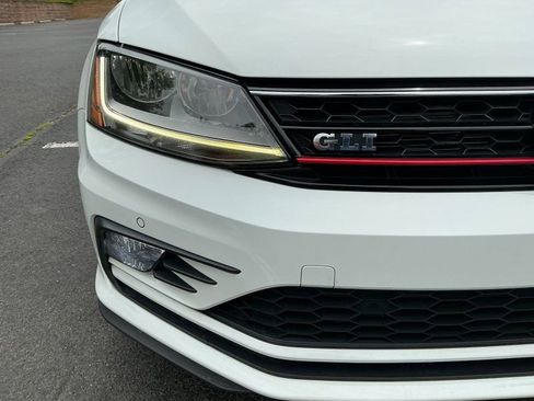 Used 2017 Volkswagen Jetta GLI FWD image 2