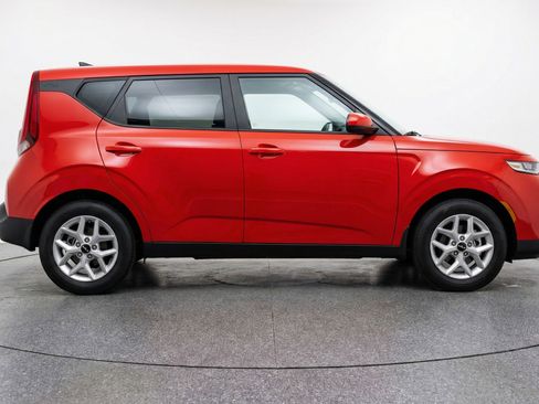 Used 2025 Kia Soul LX w/ LX Technology Package FWD image 11